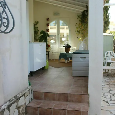 001 India * Denia